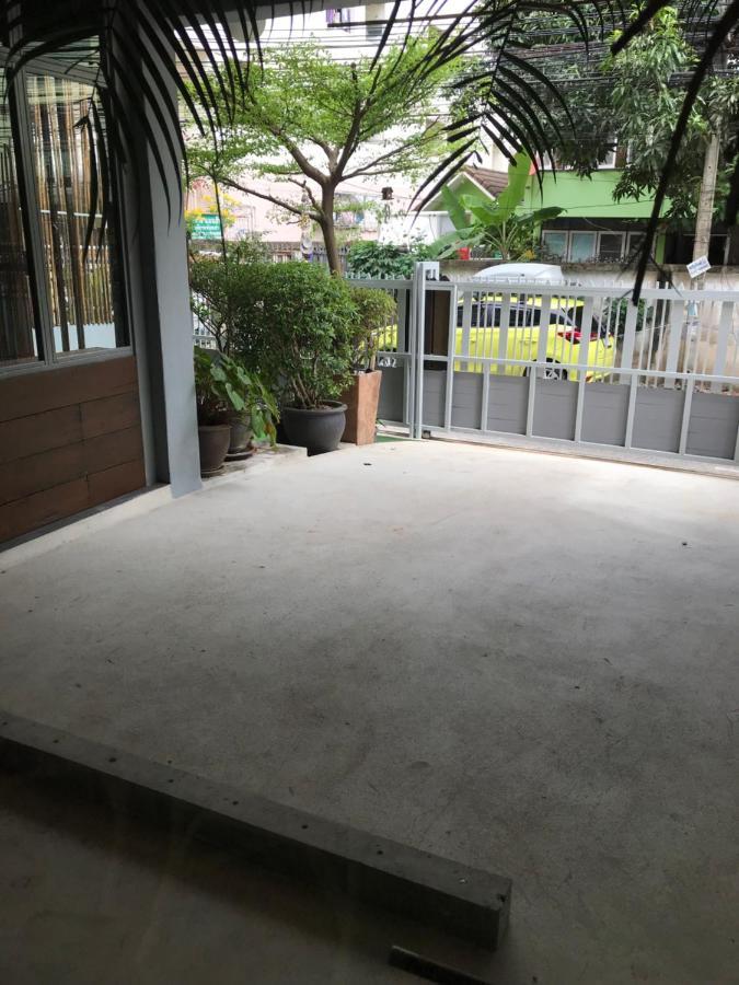 Nesuto Hostel Ramkamhaeng 52 Bangkok Exterior foto
